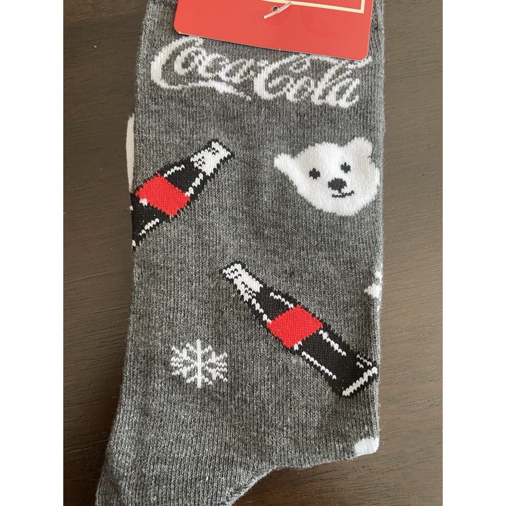 Novelty Coca-Cola Gray Polar Bears & Snowflakes Unisex Sock Size 10-13 New - Picture 4 of 4